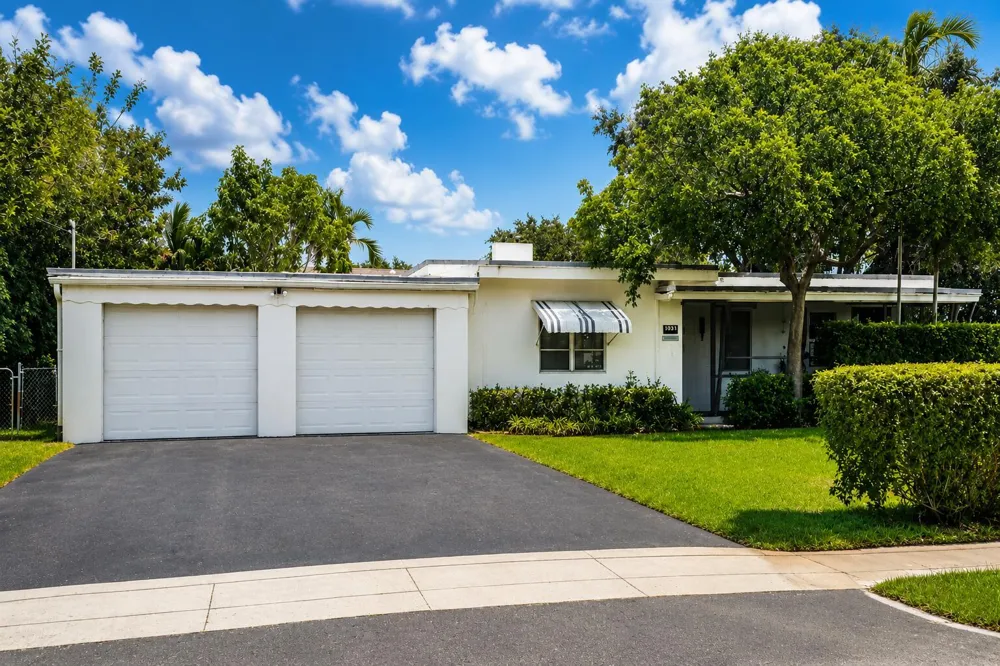 5619 MCKINLEY Hollywood, FL 33021