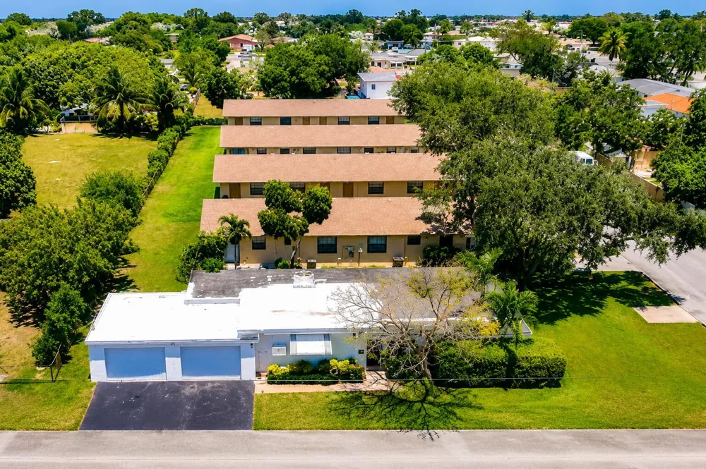 5619 MCKINLEY Hollywood, FL 33021
