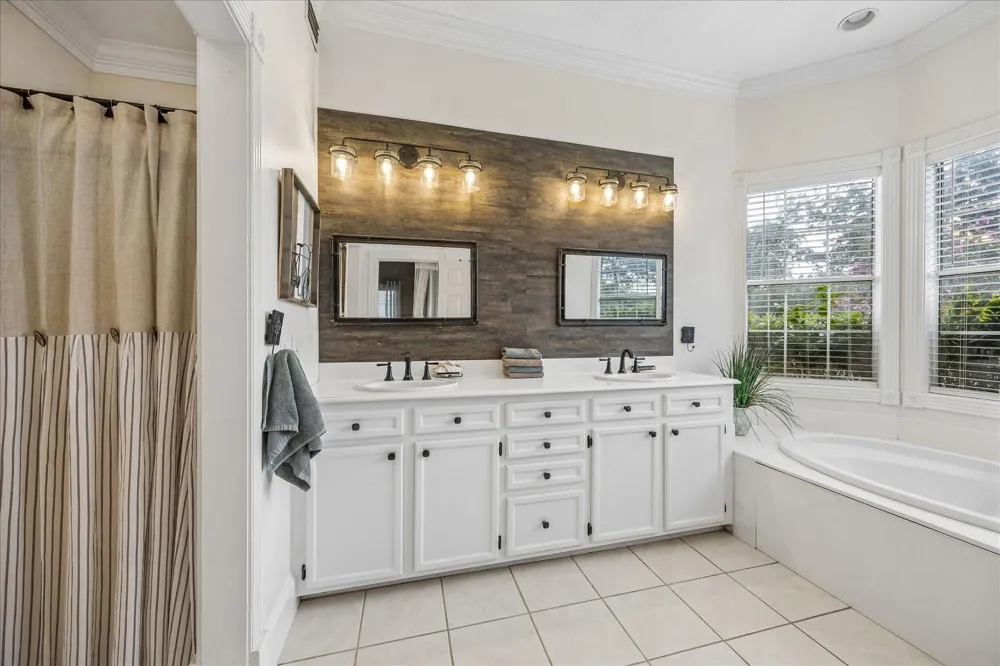 475 Piney Creek Road Bellville, TX 77418