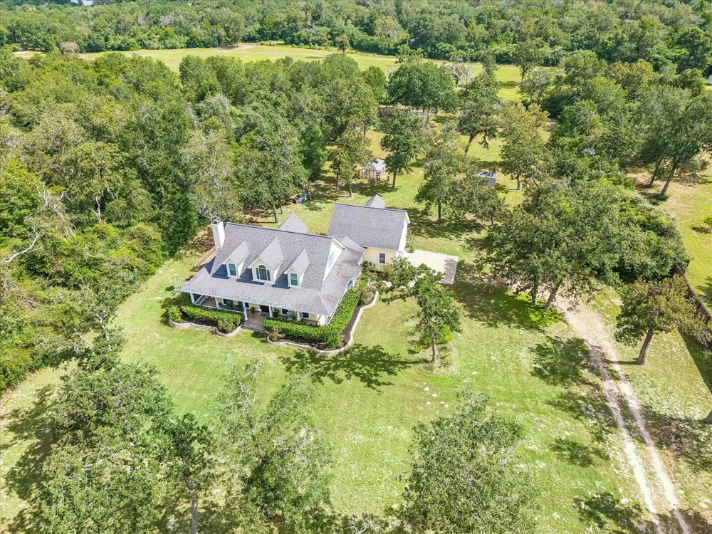 475 Piney Creek Road Bellville, TX 77418