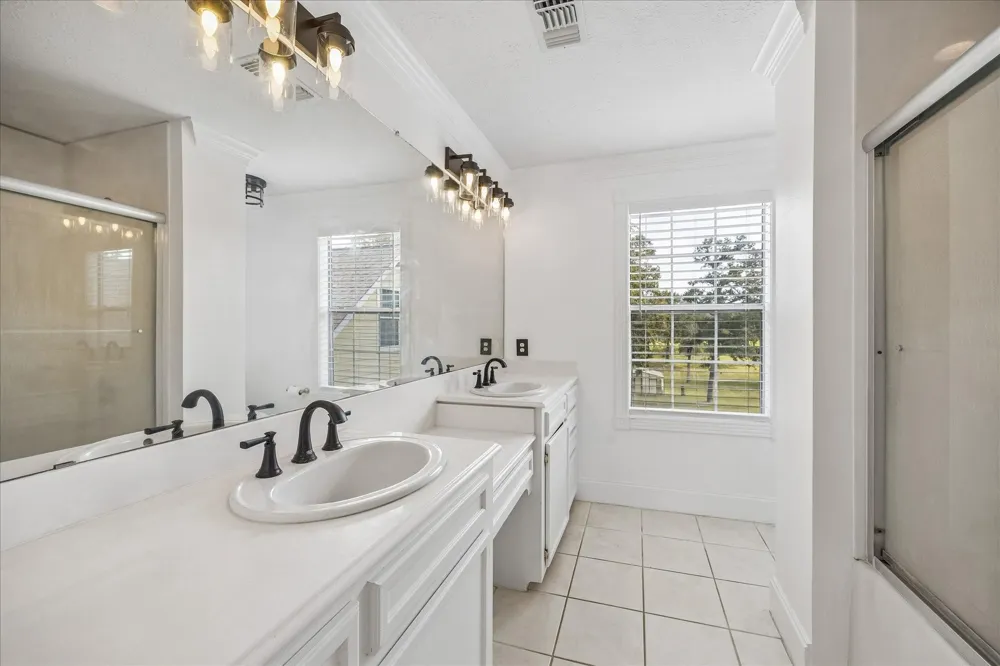 475 Piney Creek Road Bellville, TX 77418