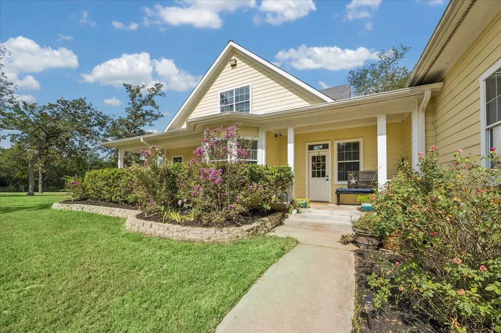 475 Piney Creek Road Bellville, TX 77418