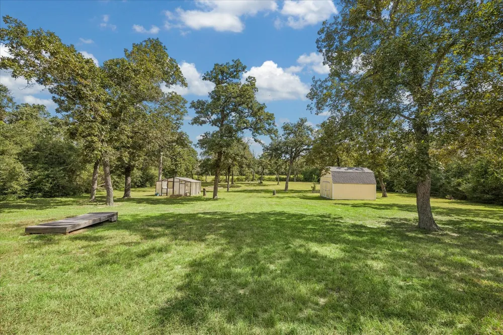 475 Piney Creek Road Bellville, TX 77418