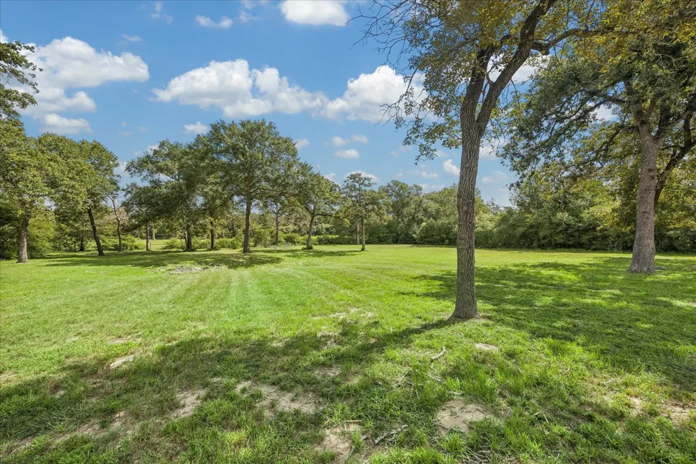 475 Piney Creek Road Bellville, TX 77418
