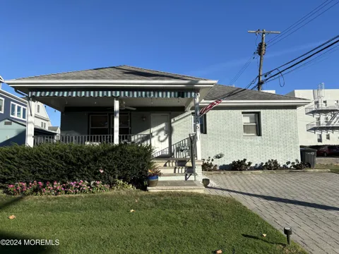206 Beach Avenue