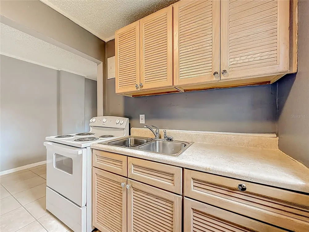 927 HOFFNER AVENUE Orlando, FL 32809