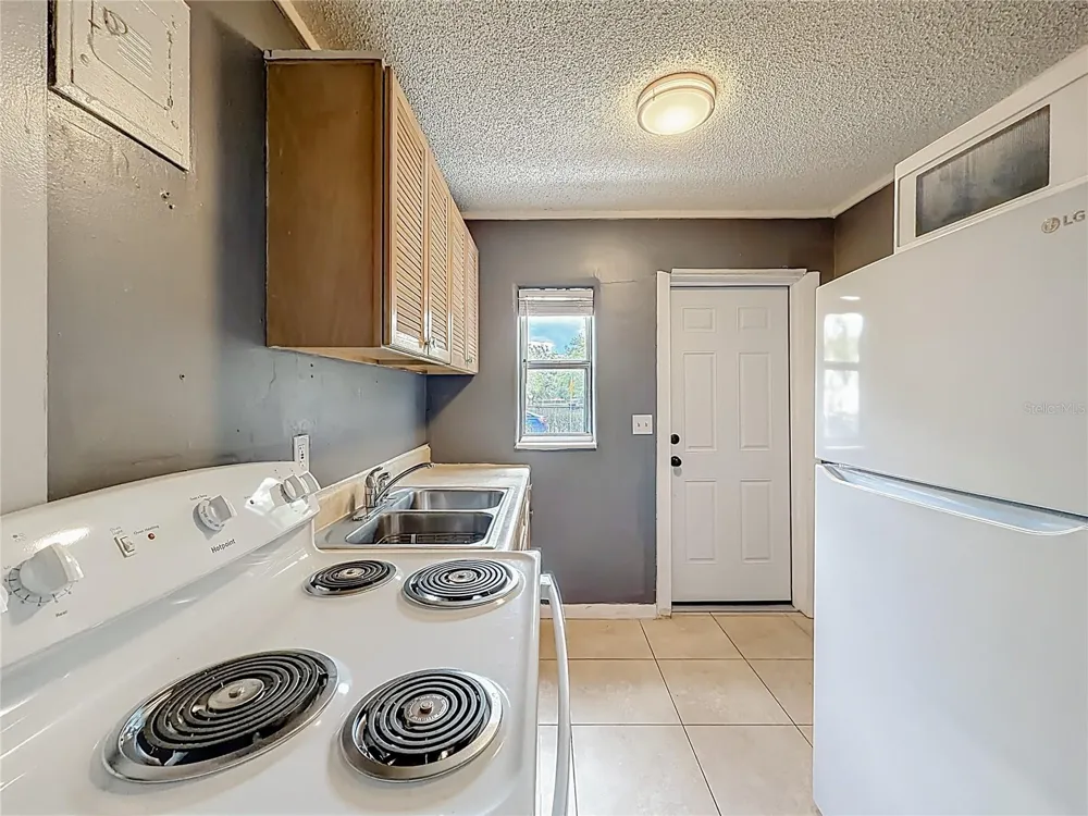 927 HOFFNER AVENUE Orlando, FL 32809