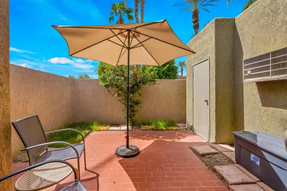 5822 E Palm Oasis Street Palm Springs, CA 92264