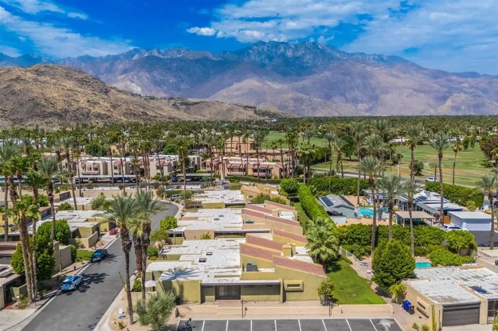 5822 E Palm Oasis Street Palm Springs, CA 92264