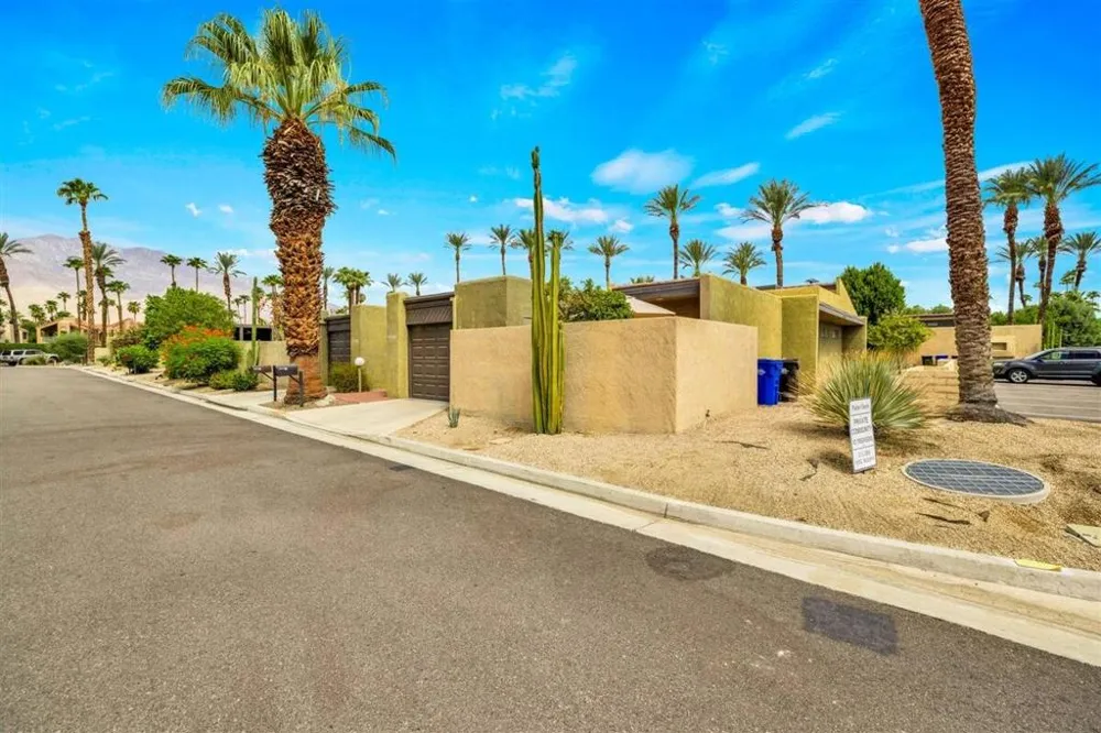 5822 E Palm Oasis Street Palm Springs, CA 92264