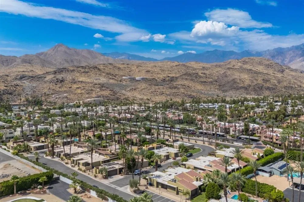 5822 E Palm Oasis Street Palm Springs, CA 92264