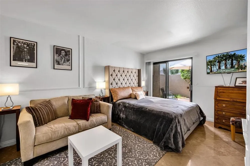 5822 E Palm Oasis Street Palm Springs, CA 92264