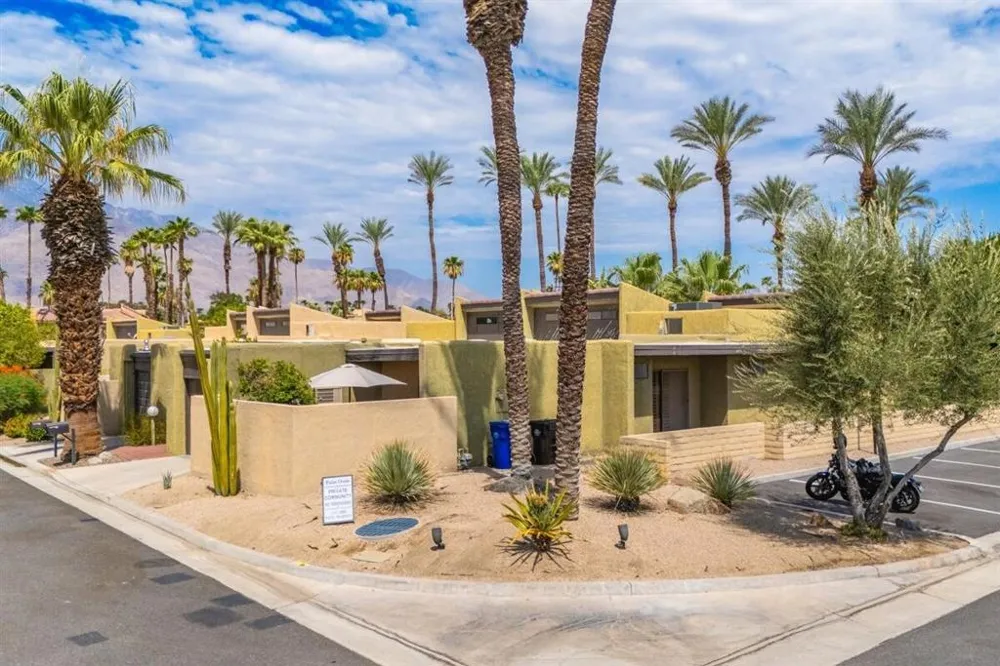 5822 E Palm Oasis Street Palm Springs, CA 92264