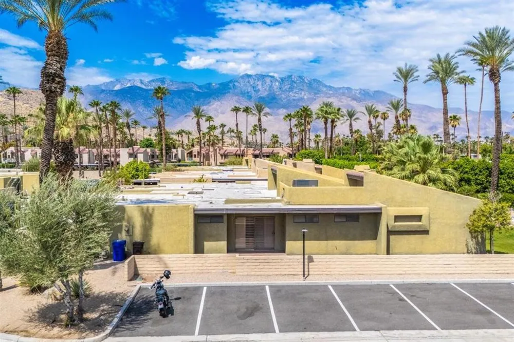 5822 E Palm Oasis Street Palm Springs, CA 92264
