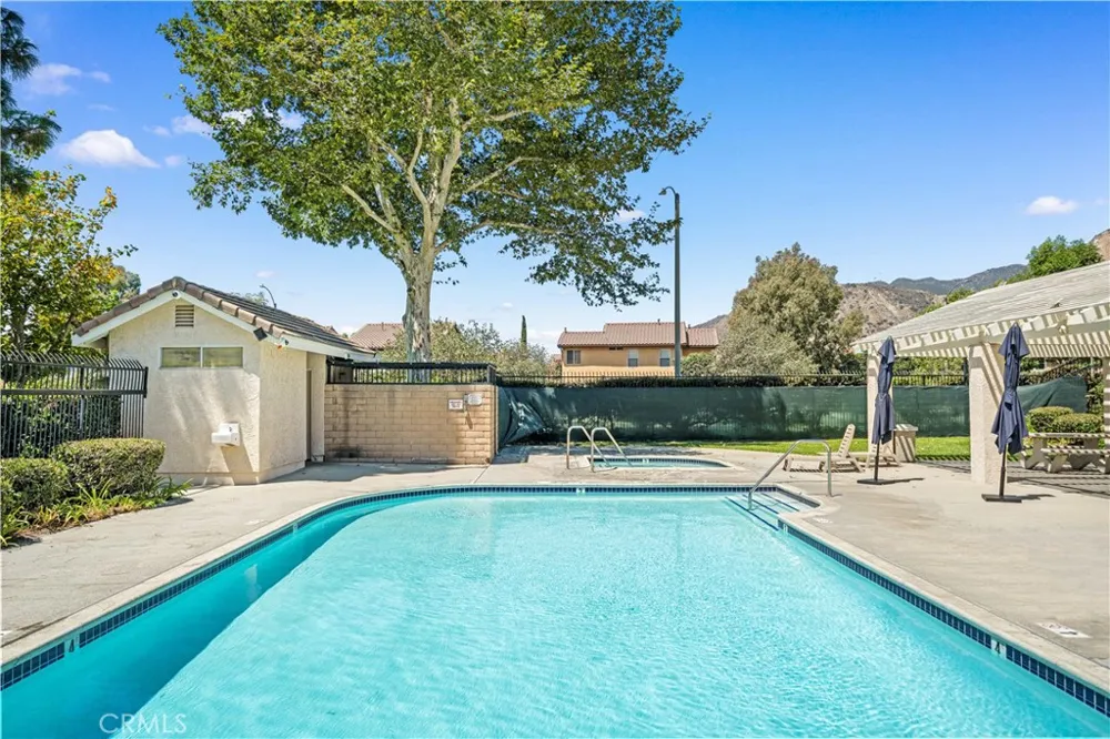 317 Somerset Court Azusa, CA 91702