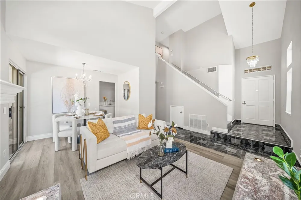 317 Somerset Court Azusa, CA 91702