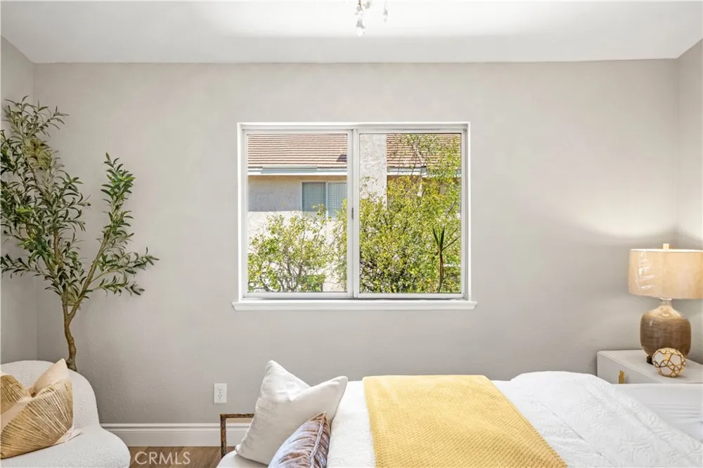317 Somerset Court Azusa, CA 91702