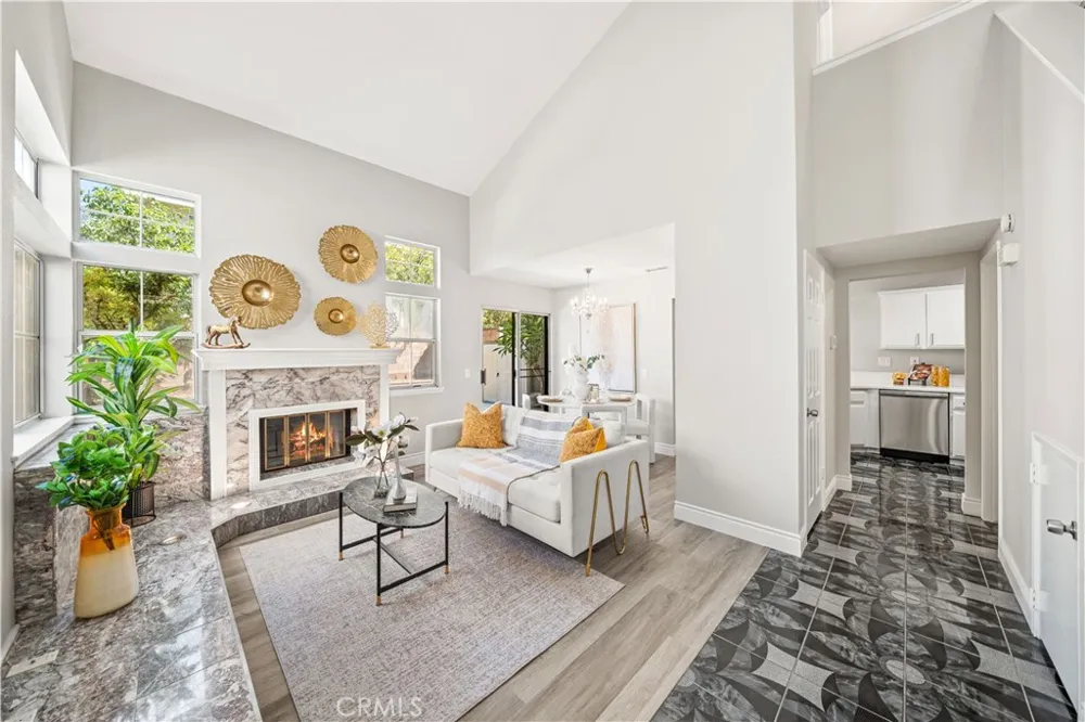 317 Somerset Court Azusa, CA 91702