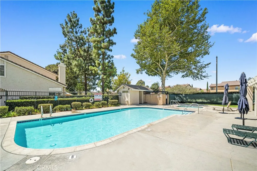 317 Somerset Court Azusa, CA 91702