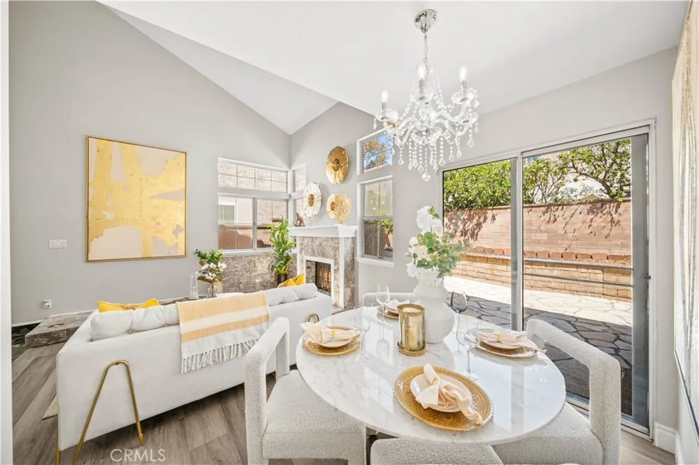 317 Somerset Court Azusa, CA 91702