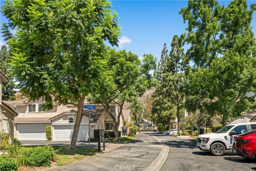 317 Somerset Court Azusa, CA 91702