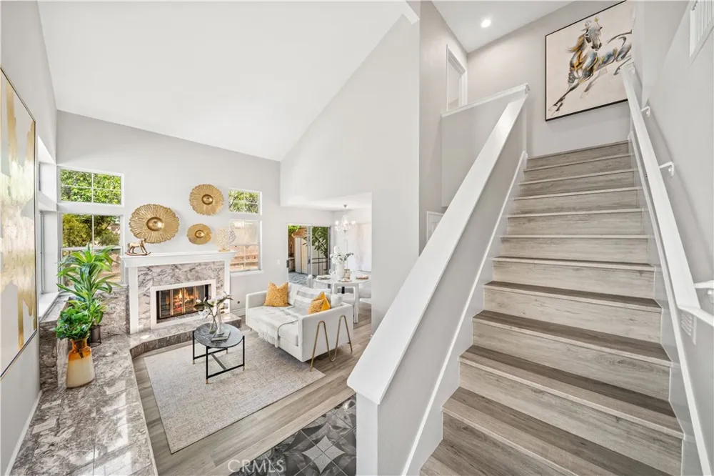317 Somerset Court Azusa, CA 91702