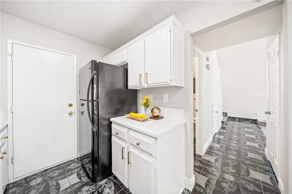 317 Somerset Court Azusa, CA 91702