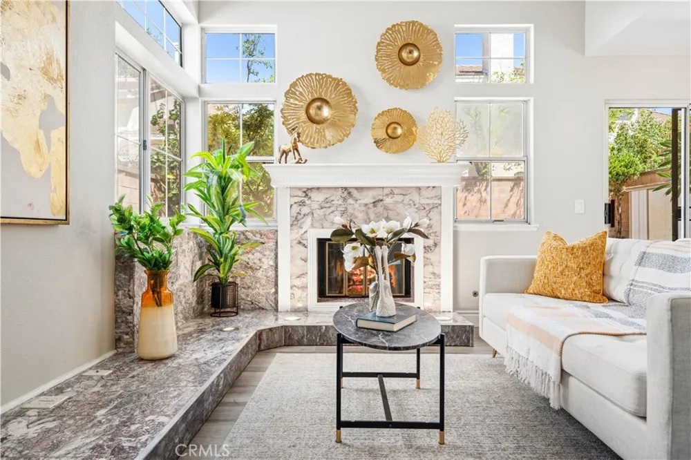 317 Somerset Court Azusa, CA 91702