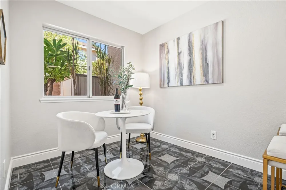 317 Somerset Court Azusa, CA 91702