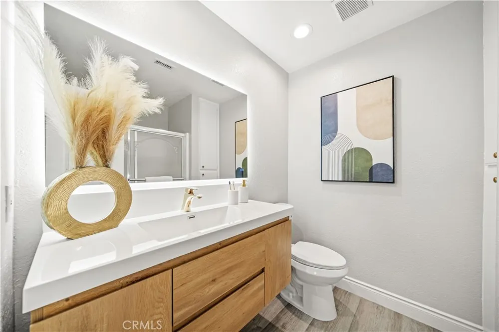 317 Somerset Court Azusa, CA 91702
