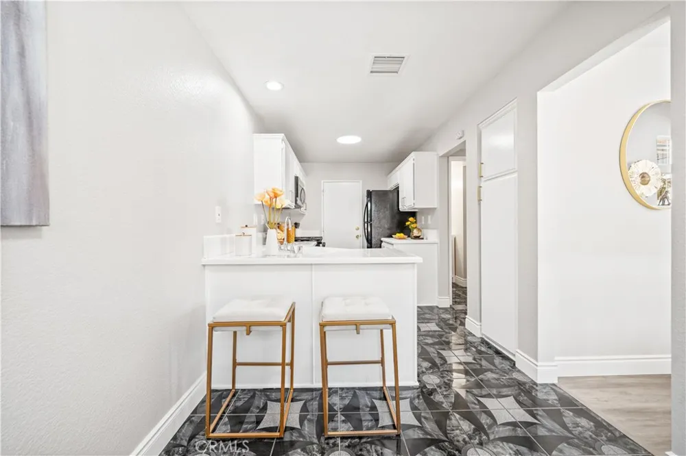 317 Somerset Court Azusa, CA 91702
