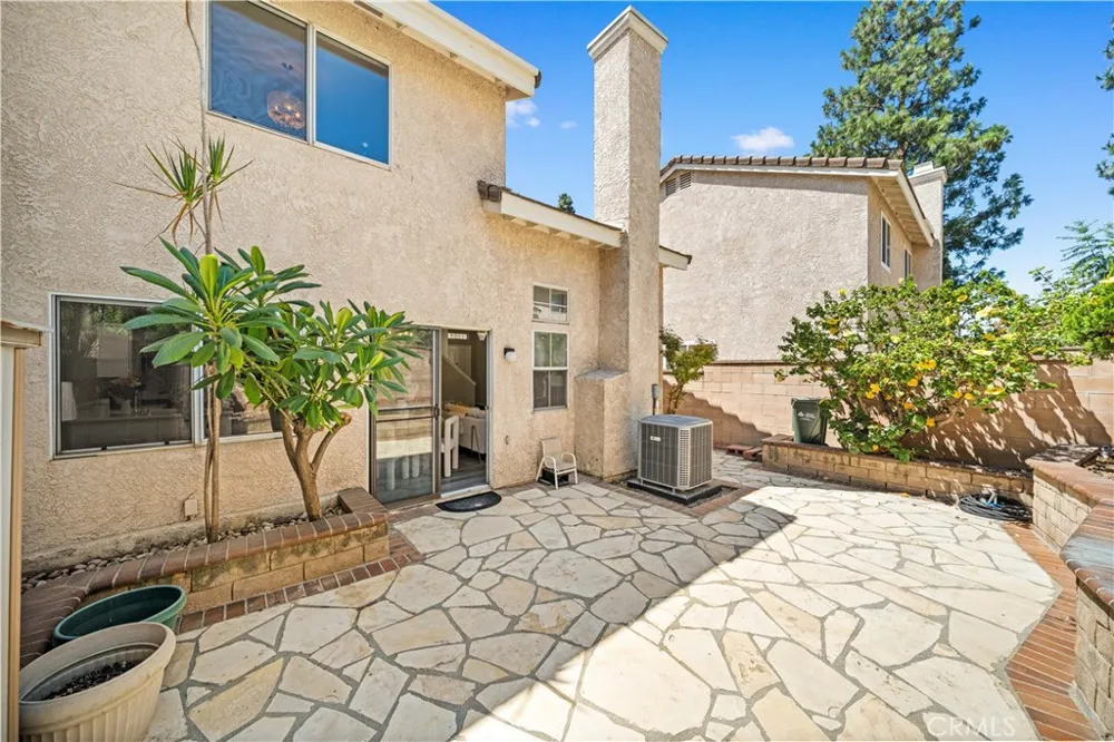 317 Somerset Court Azusa, CA 91702