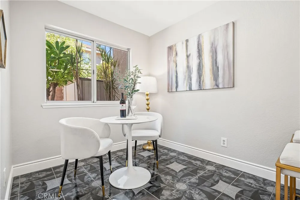 317 Somerset Court Azusa, CA 91702