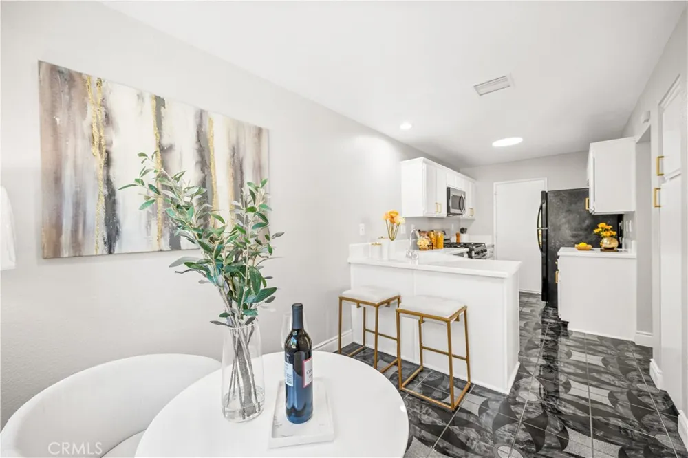 317 Somerset Court Azusa, CA 91702