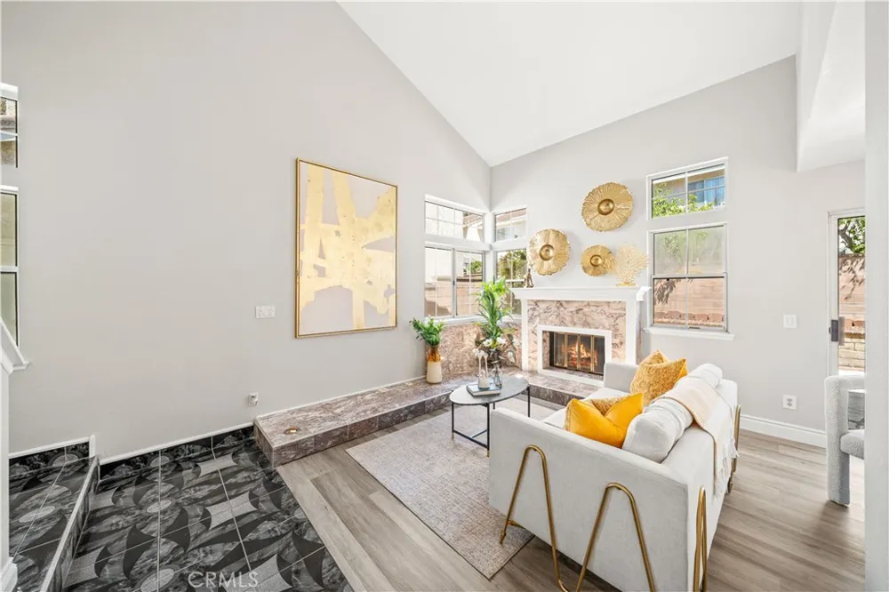 317 Somerset Court Azusa, CA 91702