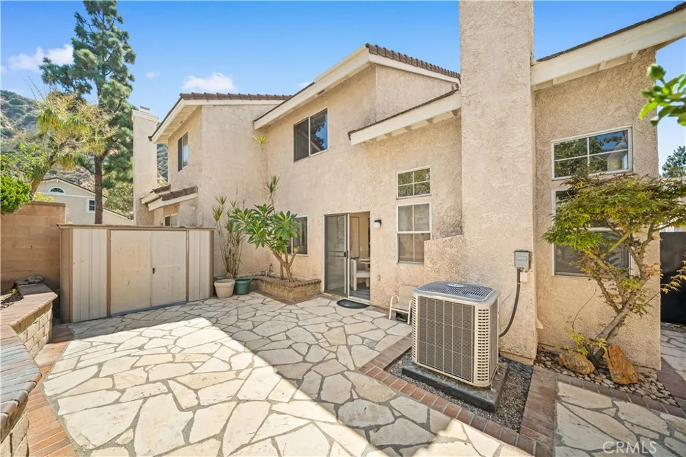 317 Somerset Court Azusa, CA 91702