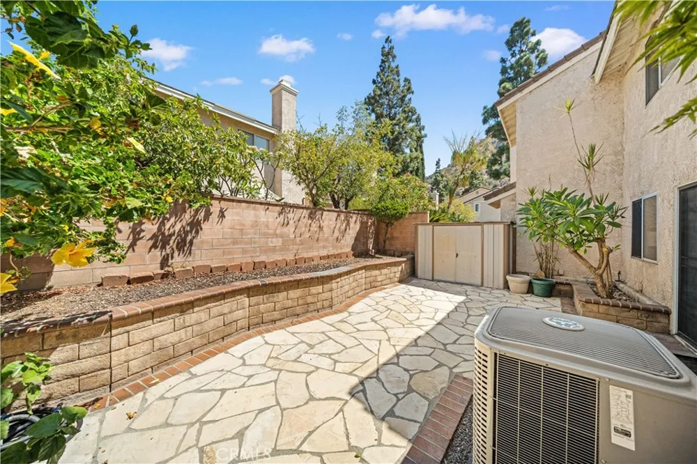 317 Somerset Court Azusa, CA 91702