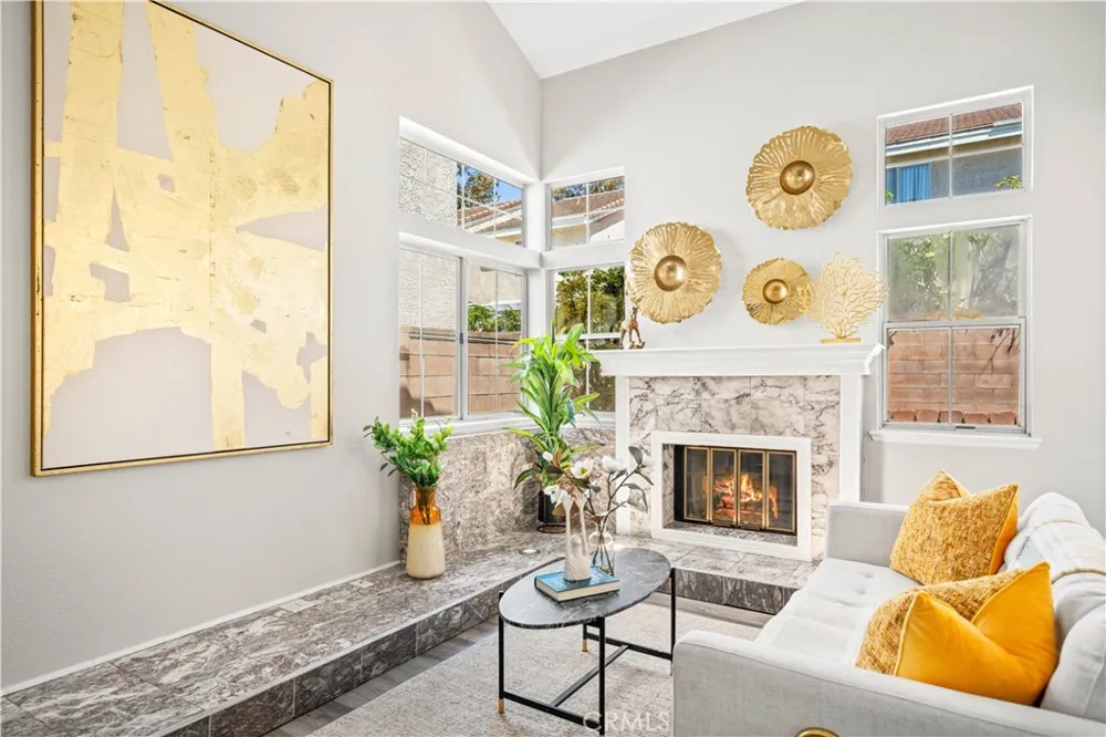 317 Somerset Court Azusa, CA 91702