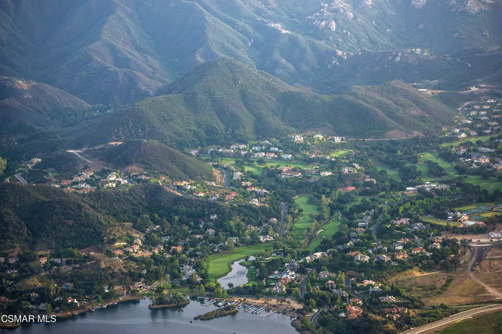 925 W Stafford Road Thousand Oaks, CA 91361