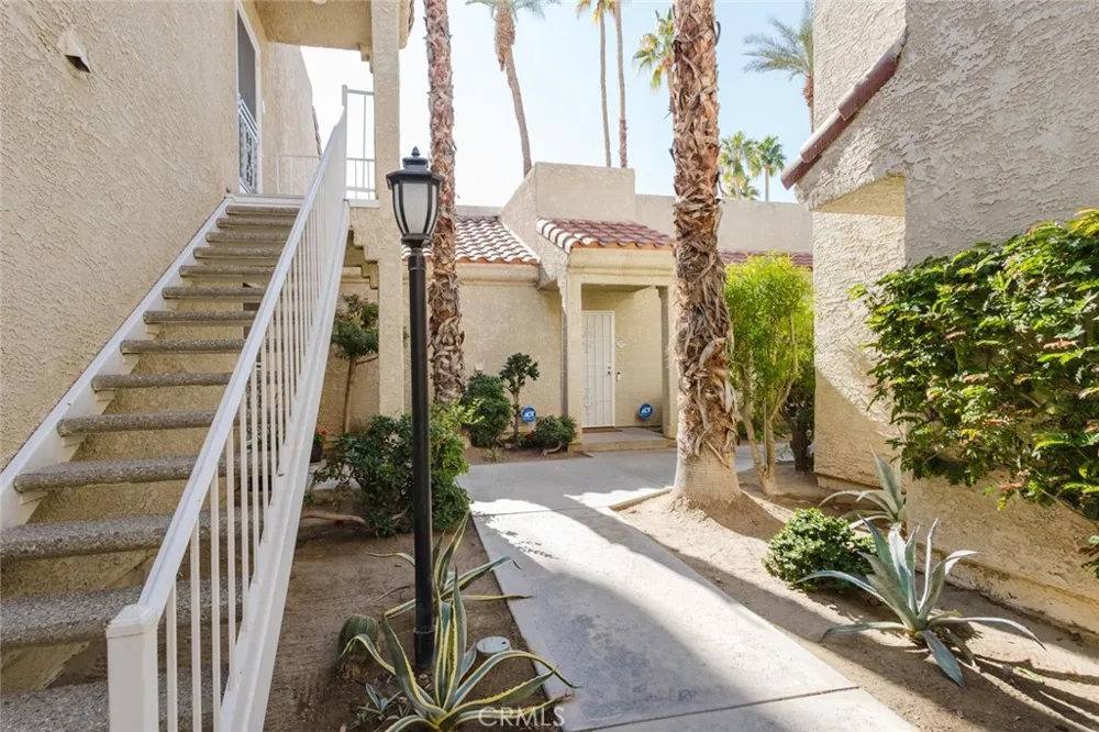 2700 Lawrence Crossley Road #37 Palm Springs, CA 92264