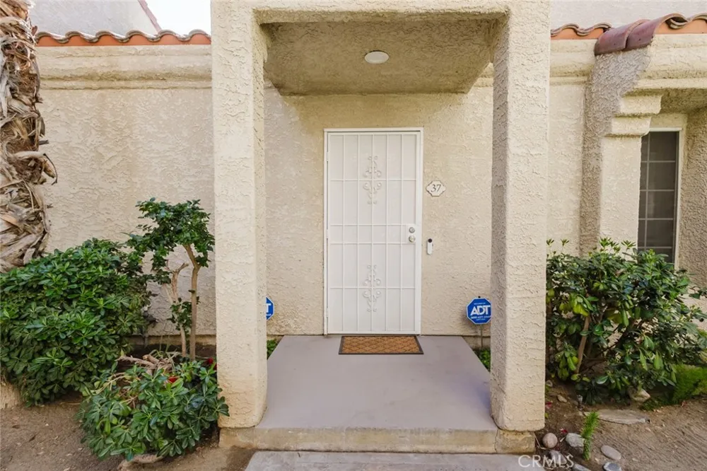 2700 Lawrence Crossley Road #37 Palm Springs, CA 92264