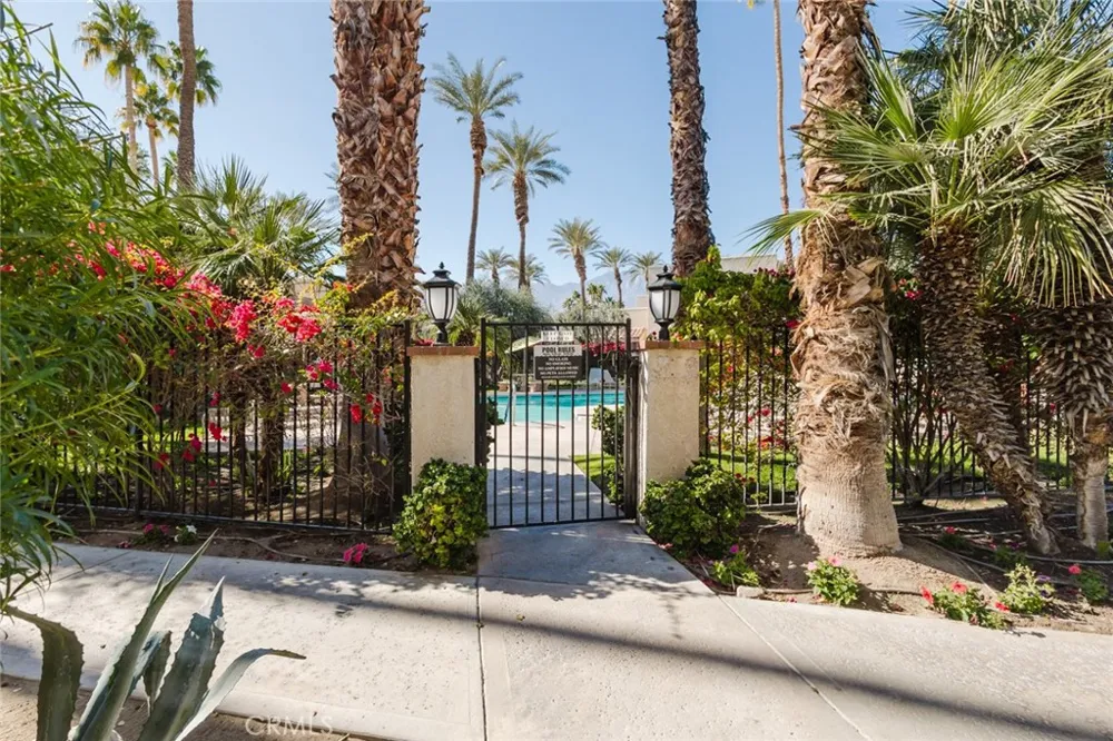 2700 Lawrence Crossley Road #37 Palm Springs, CA 92264