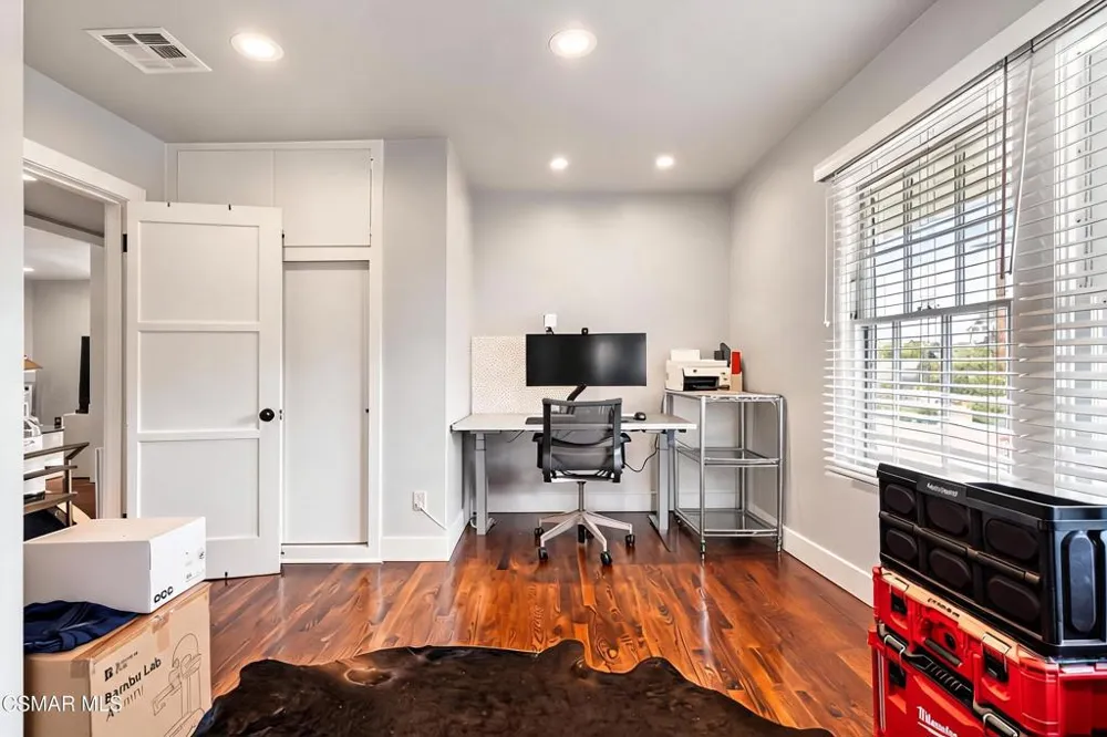 637 Raymond Avenue Pasadena, CA 91103