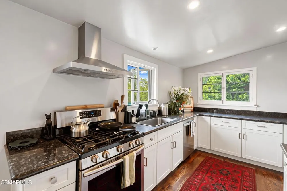 637 Raymond Avenue Pasadena, CA 91103