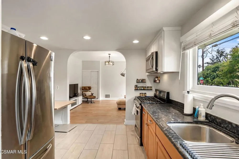 637 Raymond Avenue Pasadena, CA 91103