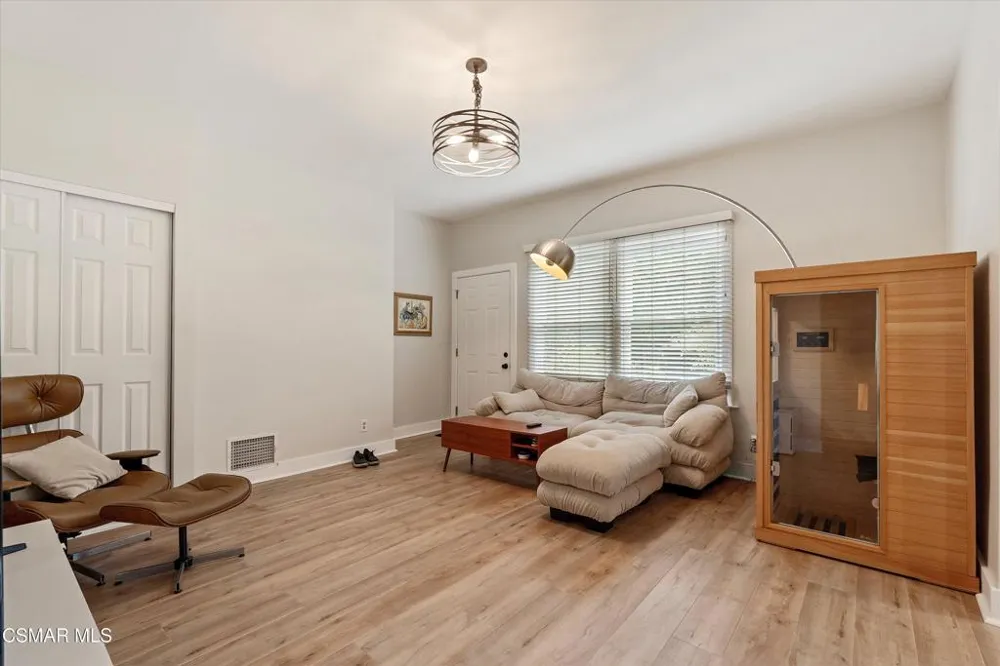 637 Raymond Avenue Pasadena, CA 91103