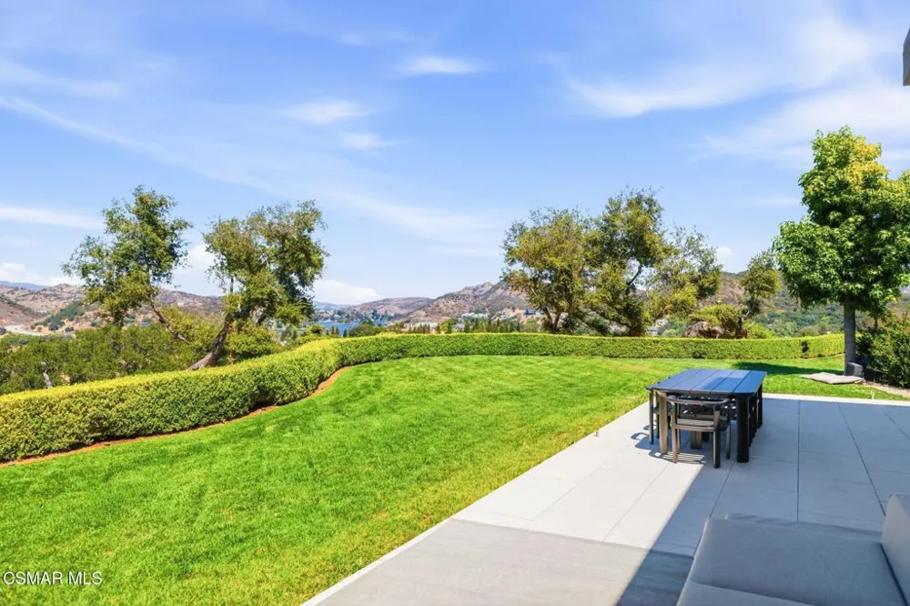 2342 Heatherbank Court Thousand Oaks, CA 91361