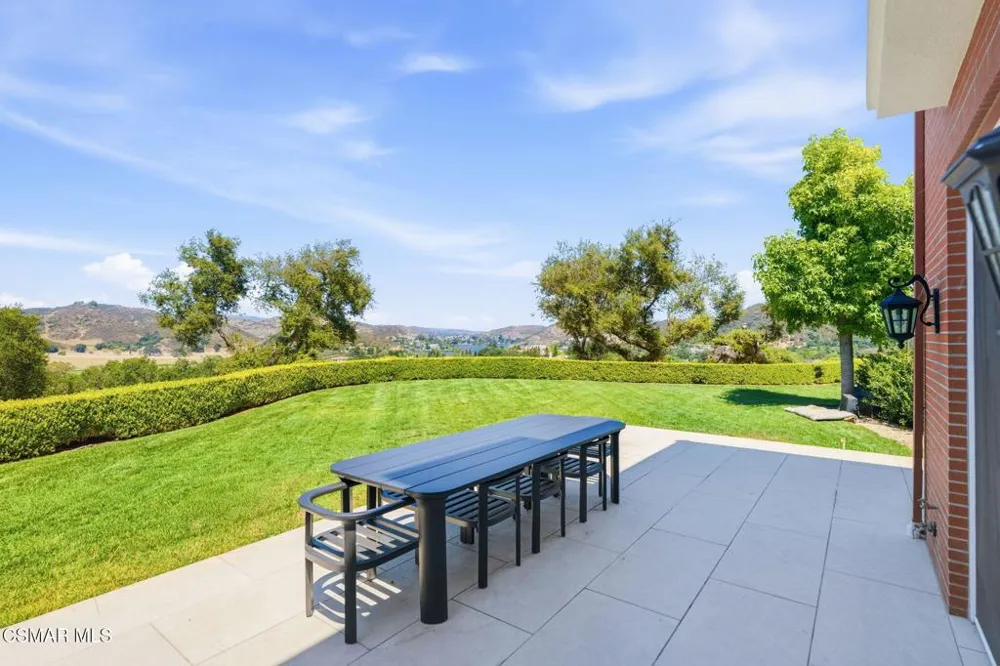 2342 Heatherbank Court Thousand Oaks, CA 91361