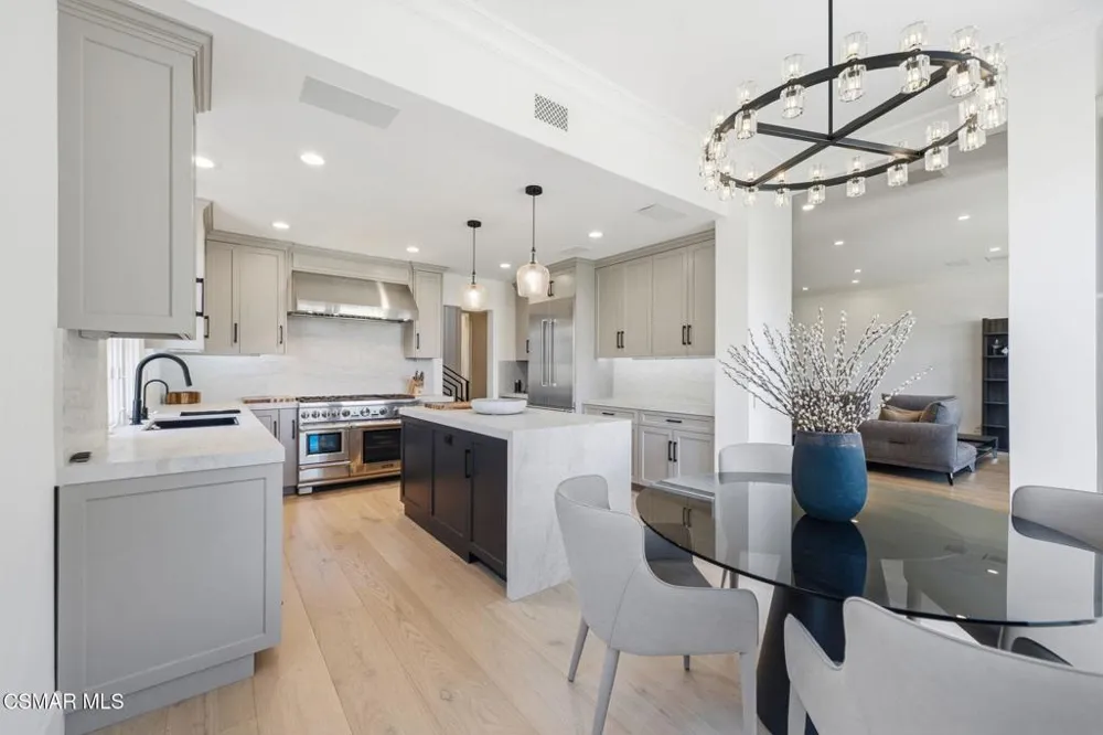 2342 Heatherbank Court Thousand Oaks, CA 91361