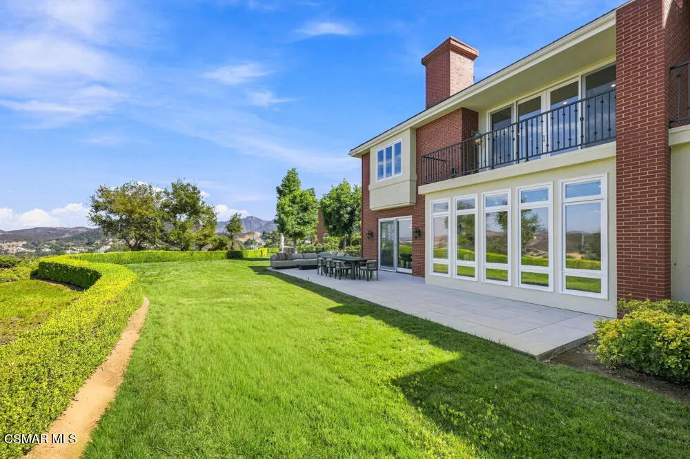 2342 Heatherbank Court Thousand Oaks, CA 91361